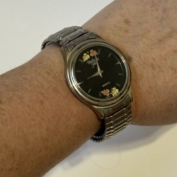 Black Hills Gold Men’s Watch Green Rose Grape Leaves Expandable Band Quartz - Picture 6 of 9